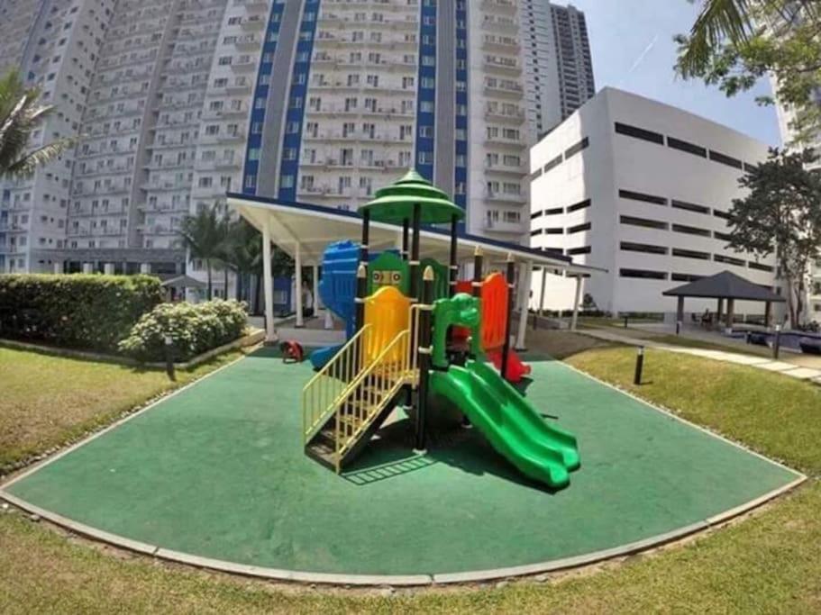 Grass Residences Sm North Edsa And Trinoma ケソンシティ エクステリア 写真